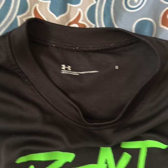 Under armor boys size 5 breathable tee - Picture 3 of 4